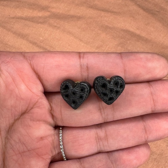 Black Heart Stud Earrings‎ - Picture 2 of 3